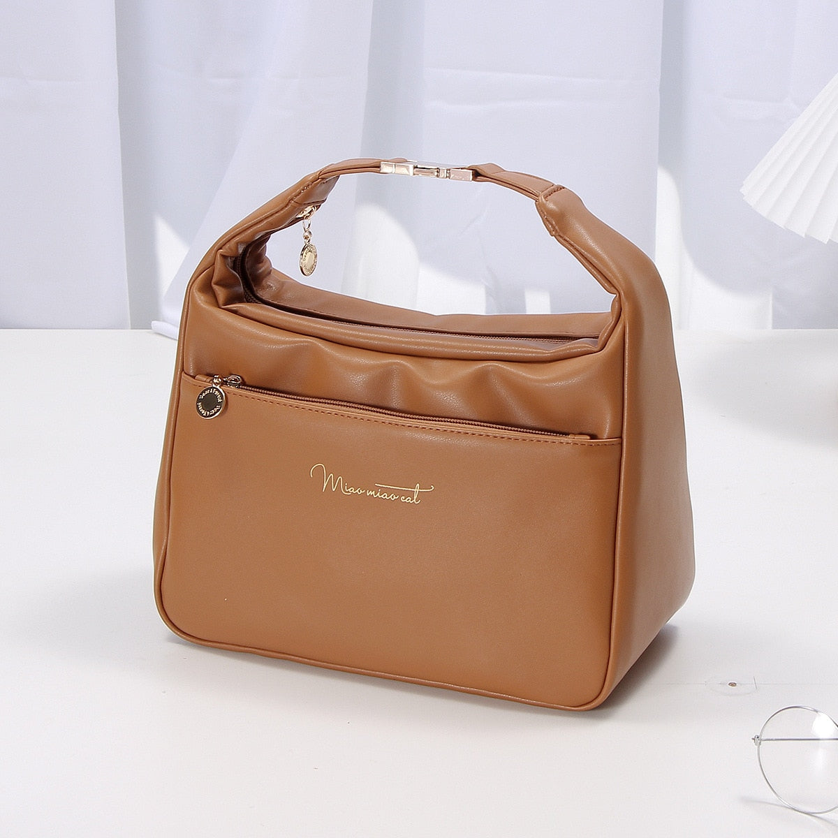 Sac isotherme repas d'allure cuir, trois coloris